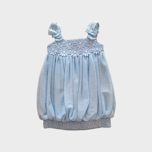 Vestito smanicato con pizzo macramè