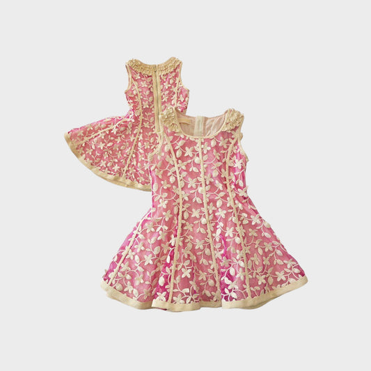 Vestito smanicato in tulle con ricami foglie all over