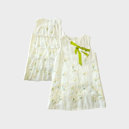 Vestito smanicato con ricami Margherite e fiocco in contrasto