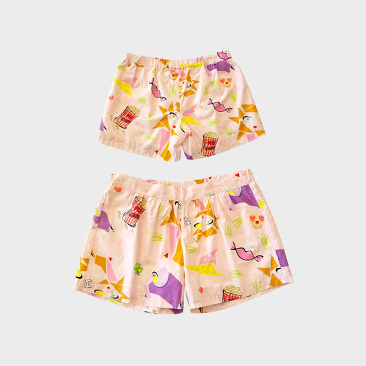 Bermuda corto con stampe pop all over